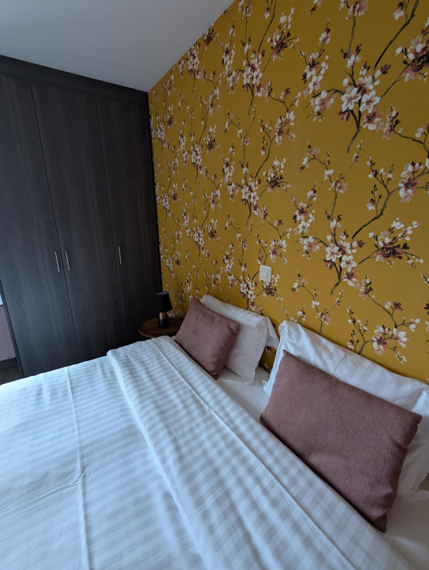 Hotel A Fleur De Couette Auvelais Esterno foto